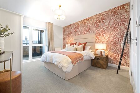 Spinning Wheel Way, 2 bedroom  Flat for sale, £391,875