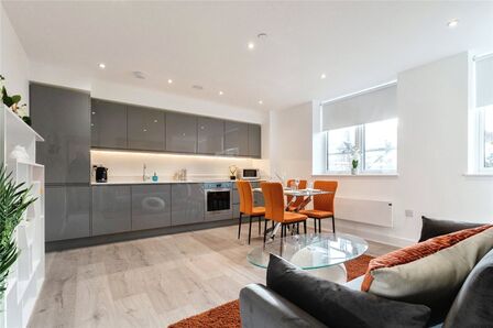 Stafford Road, 1 bedroom  Flat for sale, £320,000
