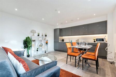 Stafford Road, 1 bedroom  Flat for sale, £305,000