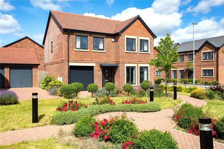 Russell Close, 4 bedroom Detached House for sale, &pound;370,000