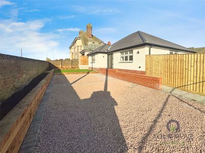 Leyburn Avenue, 2 bedroom Detached Bungalow for sale, £275,000