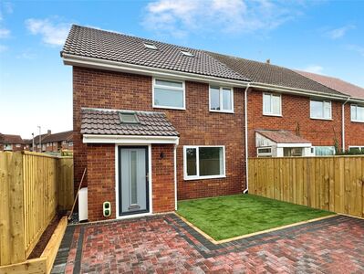 The Green, 4 bedroom End Terrace House for sale, £400,000