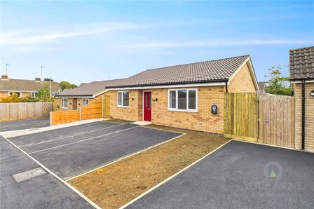 Ashridge Close, 2 bedroom Detached Bungalow for sale, £375,000