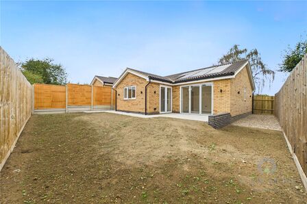 Ashridge Close, 2 bedroom Detached Bungalow for sale, £375,000