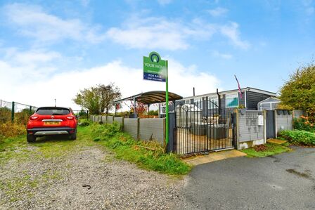 Hinds Lane, 3 bedroom Detached Land/Plot for sale, £295,000