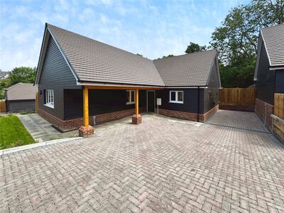Henwood Green Road, 3 bedroom Detached Bungalow for sale, &pound;800,000