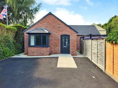 Hadley Park Road, 2 bedroom Detached Bungalow for sale, £230,000
