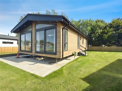Meadow View Park, 2 bedroom Detached Property for sale, £250,000