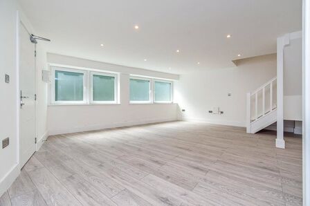 Restmor Way, 2 bedroom  Flat for sale, £365,000